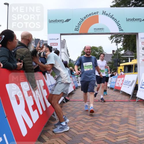 30.08.2026 - Blankeneser Heldenlauf Lena Gebhardt http://msf.ph/oto/10076872 30.08.2026 10:32:23 Ziel 5073, 5089, 5138, 5293, 5557 meine-sportfotos.de