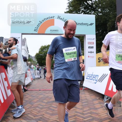 30.08.2026 - Blankeneser Heldenlauf Lena Gebhardt http://msf.ph/oto/10076874 30.08.2026 10:32:25 Ziel 5073, 5089, 5138, 5293, 5557 meine-sportfotos.de