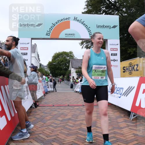 30.08.2026 - Blankeneser Heldenlauf Lena Gebhardt http://msf.ph/oto/10076876 30.08.2026 10:32:26 Ziel 5073, 5138, 5293, 5557 meine-sportfotos.de