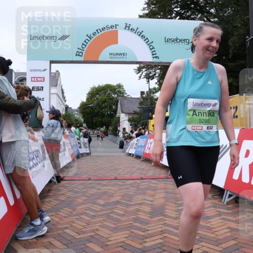 30.08.2026 - Blankeneser Heldenlauf Lena Gebhardt http://msf.ph/oto/10076877 30.08.2026 10:32:26 Ziel 5073, 5138, 5293, 5557 meine-sportfotos.de