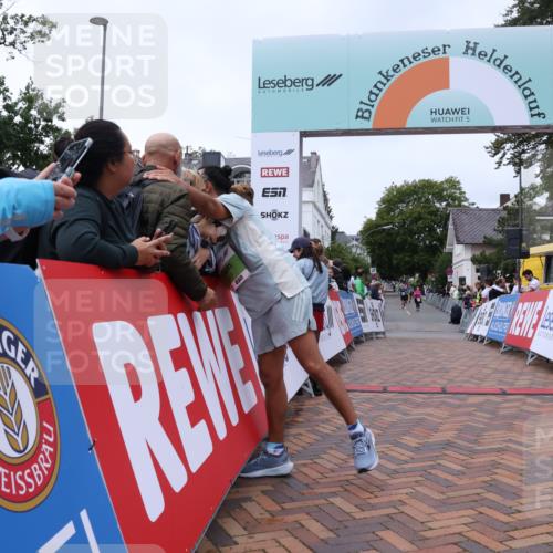 30.08.2026 - Blankeneser Heldenlauf Lena Gebhardt http://msf.ph/oto/10076879 30.08.2026 10:32:30 Ziel 5073, 5138, 5293, 5557 meine-sportfotos.de