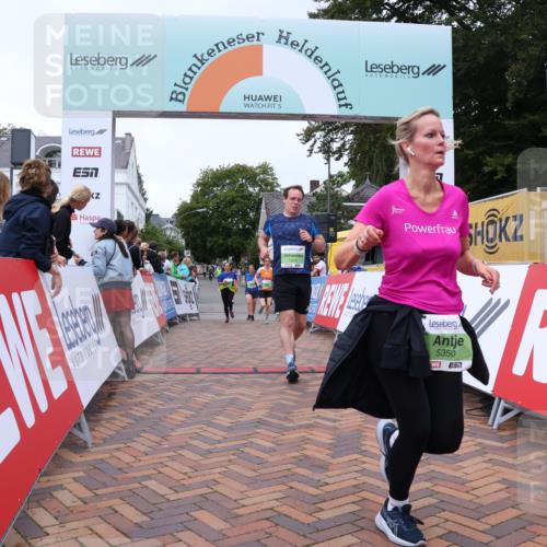 30.08.2026 - Blankeneser Heldenlauf Lena Gebhardt http://msf.ph/oto/10076886 30.08.2026 10:32:43 Ziel 5212, 5350, 5530, 5717 meine-sportfotos.de