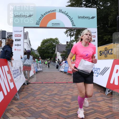 30.08.2026 - Blankeneser Heldenlauf Lena Gebhardt http://msf.ph/oto/10076900 30.08.2026 10:32:52 Ziel 5003, 5530, 5692, 5717 meine-sportfotos.de