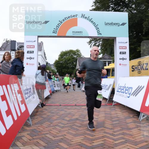30.08.2026 - Blankeneser Heldenlauf Lena Gebhardt http://msf.ph/oto/10076903 30.08.2026 10:32:59 Ziel 5113, 5692, 5748 meine-sportfotos.de
