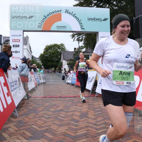 30.08.2026 - Blankeneser Heldenlauf Lena Gebhardt http://msf.ph/oto/10076910 30.08.2026 10:33:05 Ziel 5046, 5113, 5500, 5573, 5748 meine-sportfotos.de