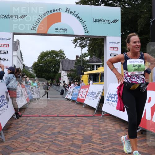 30.08.2026 - Blankeneser Heldenlauf Lena Gebhardt http://msf.ph/oto/10076911 30.08.2026 10:33:07 Ziel 5046, 5113, 5500, 5573, 5748 meine-sportfotos.de
