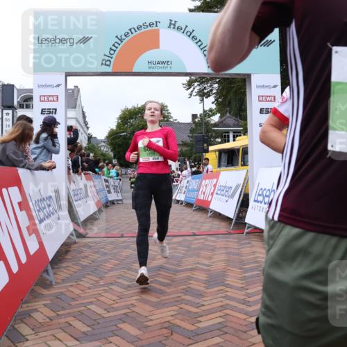 30.08.2026 - Blankeneser Heldenlauf Lena Gebhardt http://msf.ph/oto/10076929 30.08.2026 10:33:35 Ziel 5044, 5129, 5133, 5249, 5463, 5666, 5683, 5684 meine-sportfotos.de