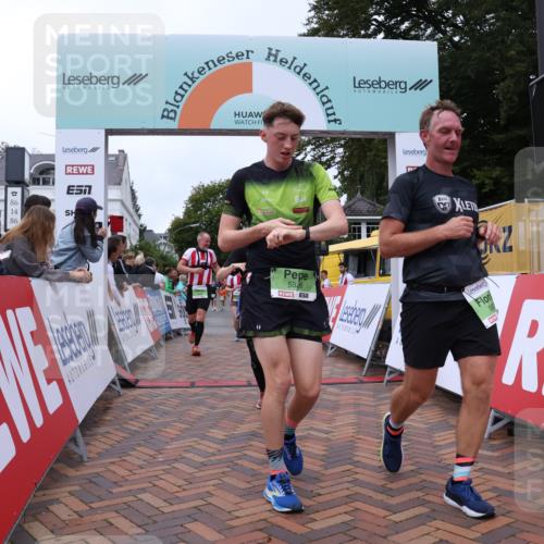 30.08.2026 - Blankeneser Heldenlauf Lena Gebhardt http://msf.ph/oto/10076940 30.08.2026 10:33:46 Ziel 5134, 5664, 5665, 5825, 5826 meine-sportfotos.de