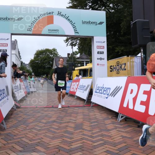 30.08.2026 - Blankeneser Heldenlauf Lena Gebhardt http://msf.ph/oto/10076952 30.08.2026 10:33:55 Ziel 5631, 5633, 5664, 5665 meine-sportfotos.de