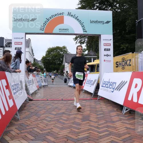 30.08.2026 - Blankeneser Heldenlauf Lena Gebhardt http://msf.ph/oto/10076953 30.08.2026 10:33:55 Ziel 5631, 5633, 5664, 5665 meine-sportfotos.de