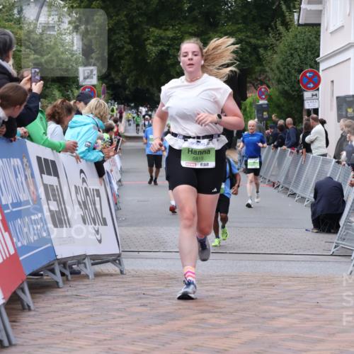 30.08.2026 - Blankeneser Heldenlauf Lena Gebhardt http://msf.ph/oto/10076956 30.08.2026 10:34:01 Ziel 5631, 5633, 5819 meine-sportfotos.de