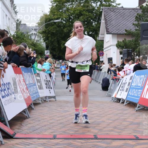 30.08.2026 - Blankeneser Heldenlauf Lena Gebhardt http://msf.ph/oto/10076958 30.08.2026 10:34:02 Ziel 5631, 5633, 5819 meine-sportfotos.de