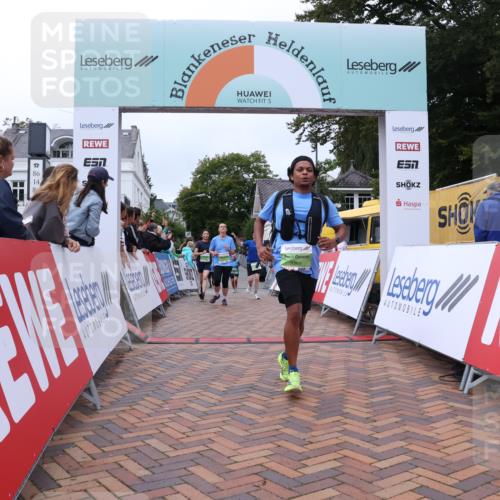 30.08.2026 - Blankeneser Heldenlauf Lena Gebhardt http://msf.ph/oto/10076964 30.08.2026 10:34:09 Ziel 5211, 5294, 5337, 5369, 5819 meine-sportfotos.de