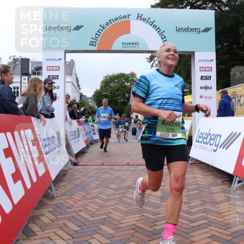 30.08.2026 - Blankeneser Heldenlauf Lena Gebhardt http://msf.ph/oto/10076974 30.08.2026 10:34:16 Ziel 5211, 5256, 5294, 5337, 5369, 5454, 5700 meine-sportfotos.de
