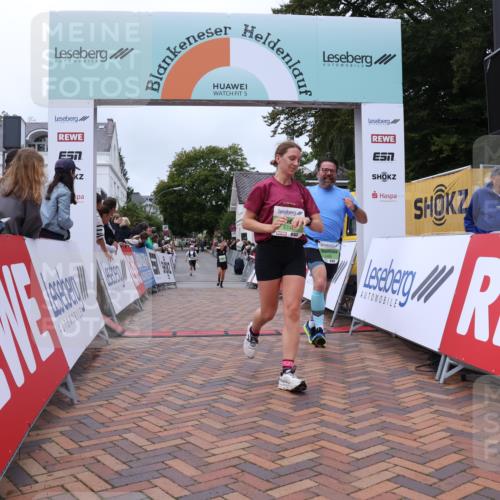 30.08.2026 - Blankeneser Heldenlauf Lena Gebhardt http://msf.ph/oto/10076986 30.08.2026 10:34:25 Ziel 5256, 5370, 5403, 5454, 5486, 5488 meine-sportfotos.de