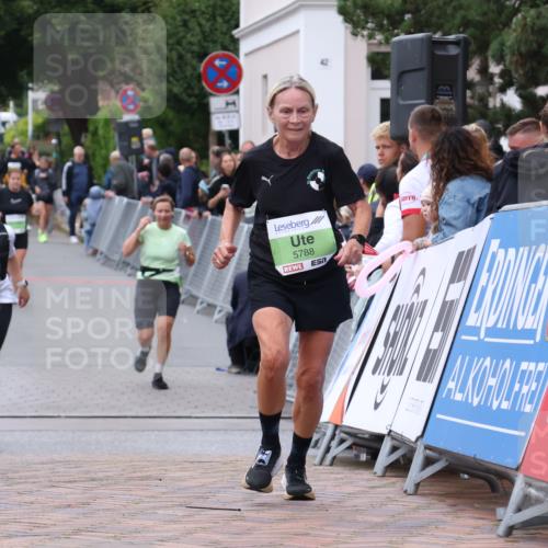 30.08.2026 - Blankeneser Heldenlauf Lena Gebhardt http://msf.ph/oto/10076989 30.08.2026 10:34:28 Ziel 5370, 5403, 5454, 5486, 5488, 5788 meine-sportfotos.de