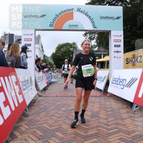 30.08.2026 - Blankeneser Heldenlauf Lena Gebhardt http://msf.ph/oto/10076994 30.08.2026 10:34:33 Ziel 5302, 5370, 5373, 5488, 5788 meine-sportfotos.de