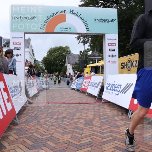 30.08.2026 - Blankeneser Heldenlauf Lena Gebhardt http://msf.ph/oto/10077013 30.08.2026 10:34:45 Ziel 5161, 5184, 5302, 5535 meine-sportfotos.de