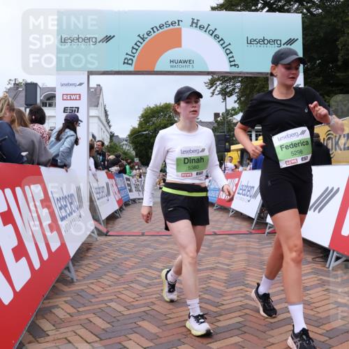 30.08.2026 - Blankeneser Heldenlauf Lena Gebhardt http://msf.ph/oto/10077039 30.08.2026 10:35:12 Ziel 5298, 5376, 5380, 5540, 5694 meine-sportfotos.de