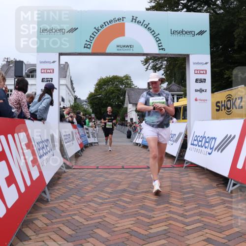 30.08.2026 - Blankeneser Heldenlauf Lena Gebhardt http://msf.ph/oto/10077048 30.08.2026 10:35:23 Ziel 5017, 5387, 5789 meine-sportfotos.de