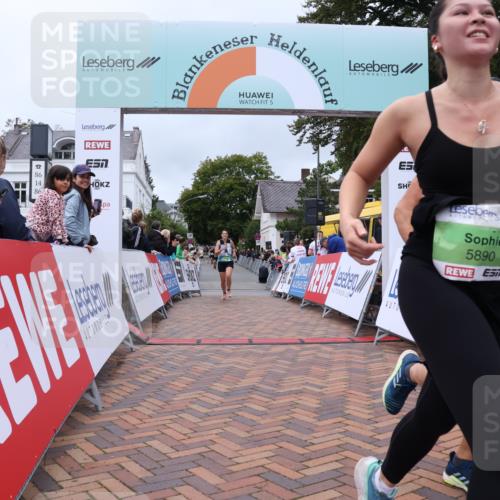 30.08.2026 - Blankeneser Heldenlauf Lena Gebhardt http://msf.ph/oto/10077060 30.08.2026 10:35:34 Ziel 5374, 5562, 5890 meine-sportfotos.de