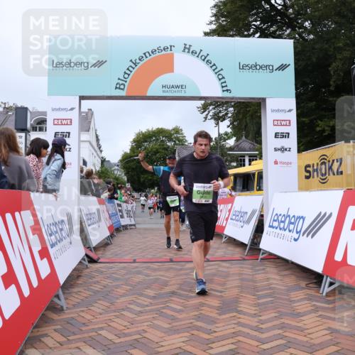 30.08.2026 - Blankeneser Heldenlauf Lena Gebhardt http://msf.ph/oto/10077092 30.08.2026 10:36:12 Ziel 5092, 5117, 5425, 5435, 5699 meine-sportfotos.de