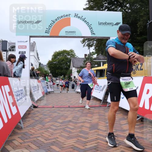 30.08.2026 - Blankeneser Heldenlauf Lena Gebhardt http://msf.ph/oto/10077097 30.08.2026 10:36:16 Ziel 5117, 5435, 5699 meine-sportfotos.de