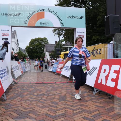 30.08.2026 - Blankeneser Heldenlauf Lena Gebhardt http://msf.ph/oto/10077099 30.08.2026 10:36:17 Ziel 5117, 5317, 5394, 5435, 5699 meine-sportfotos.de