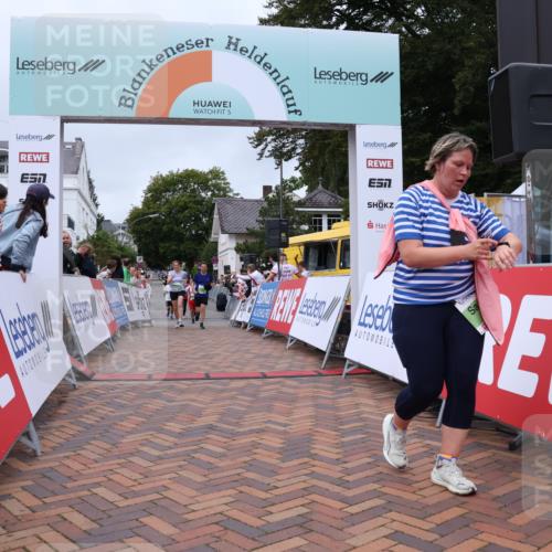 30.08.2026 - Blankeneser Heldenlauf Lena Gebhardt http://msf.ph/oto/10077100 30.08.2026 10:36:17 Ziel 5117, 5317, 5394, 5435, 5699 meine-sportfotos.de