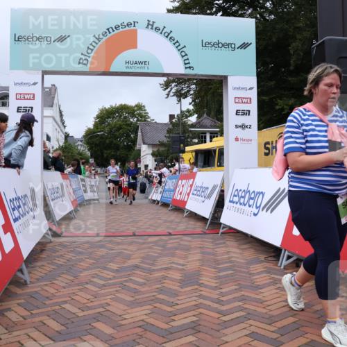 30.08.2026 - Blankeneser Heldenlauf Lena Gebhardt http://msf.ph/oto/10077101 30.08.2026 10:36:18 Ziel 5117, 5317, 5394, 5435, 5699 meine-sportfotos.de