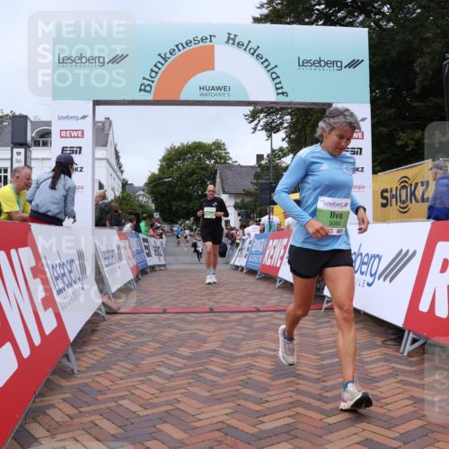 30.08.2026 - Blankeneser Heldenlauf Lena Gebhardt http://msf.ph/oto/10077132 30.08.2026 10:36:48 Ziel 5084, 5264, 5371 meine-sportfotos.de