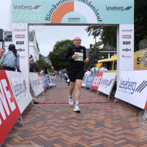 30.08.2026 - Blankeneser Heldenlauf Lena Gebhardt http://msf.ph/oto/10077134 30.08.2026 10:36:50 Ziel 5084, 5359, 5371 meine-sportfotos.de