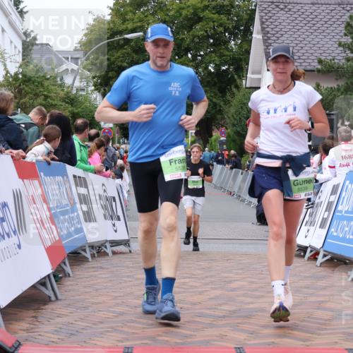 30.08.2026 - Blankeneser Heldenlauf Lena Gebhardt http://msf.ph/oto/10077141 30.08.2026 10:37:00 Ziel 5359, 5538, 5539 meine-sportfotos.de