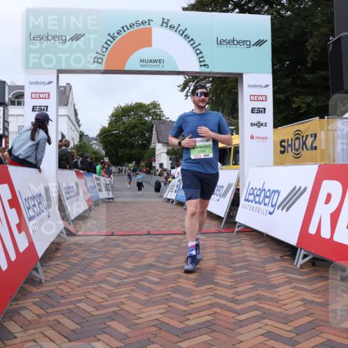 30.08.2026 - Blankeneser Heldenlauf Lena Gebhardt http://msf.ph/oto/10077162 30.08.2026 10:37:21 Ziel 5207, 5790, 5817, 5878 meine-sportfotos.de