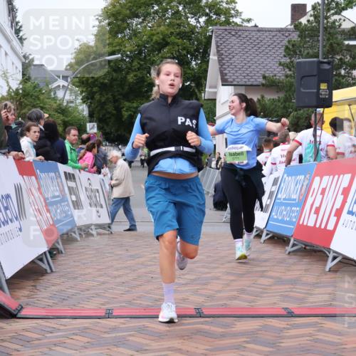30.08.2026 - Blankeneser Heldenlauf Lena Gebhardt http://msf.ph/oto/10077165 30.08.2026 10:37:28 Ziel 5241, 5771, 5790 meine-sportfotos.de