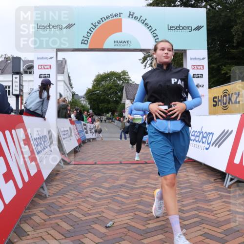 30.08.2026 - Blankeneser Heldenlauf Lena Gebhardt http://msf.ph/oto/10077167 30.08.2026 10:37:29 Ziel 5241, 5771, 5790 meine-sportfotos.de