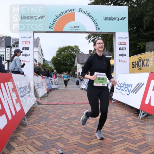 30.08.2026 - Blankeneser Heldenlauf Lena Gebhardt http://msf.ph/oto/10077179 30.08.2026 10:37:56 Ziel 5177, 5201, 5752, 5861 meine-sportfotos.de