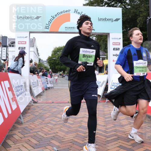30.08.2026 - Blankeneser Heldenlauf Lena Gebhardt http://msf.ph/oto/10077190 30.08.2026 10:38:08 Ziel 5177, 5433, 5639 meine-sportfotos.de