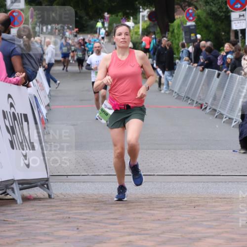 30.08.2026 - Blankeneser Heldenlauf Lena Gebhardt http://msf.ph/oto/10077197 30.08.2026 10:38:20 Ziel 5125, 5127 meine-sportfotos.de