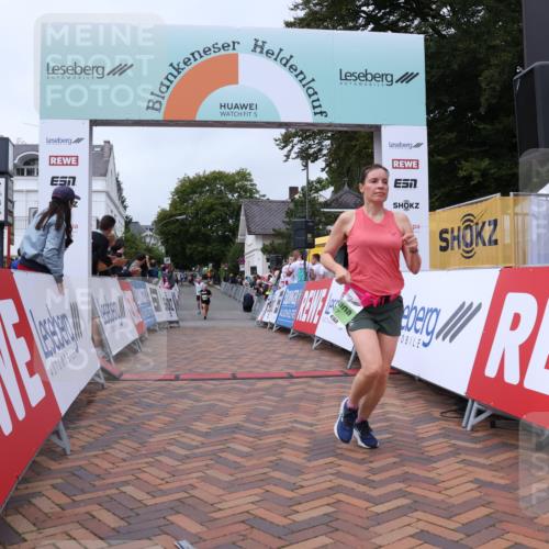 30.08.2026 - Blankeneser Heldenlauf Lena Gebhardt http://msf.ph/oto/10077202 30.08.2026 10:38:24 Ziel 5125, 5127 meine-sportfotos.de