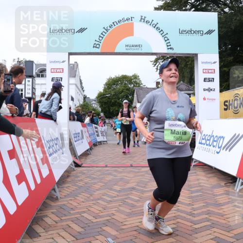 30.08.2026 - Blankeneser Heldenlauf Lena Gebhardt http://msf.ph/oto/10077220 30.08.2026 10:38:55 Ziel 5459, 5513, 5673, 5857 meine-sportfotos.de