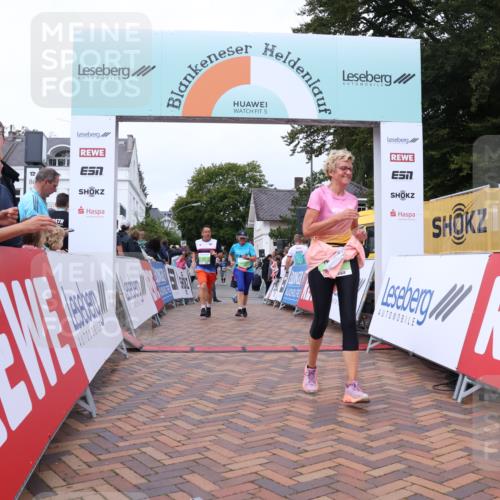 30.08.2026 - Blankeneser Heldenlauf Lena Gebhardt http://msf.ph/oto/10077266 30.08.2026 10:39:39 Ziel 5782, 5829, 5830 meine-sportfotos.de