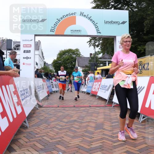 30.08.2026 - Blankeneser Heldenlauf Lena Gebhardt http://msf.ph/oto/10077267 30.08.2026 10:39:39 Ziel 5782, 5829, 5830 meine-sportfotos.de