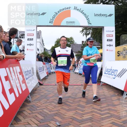 30.08.2026 - Blankeneser Heldenlauf Lena Gebhardt http://msf.ph/oto/10077269 30.08.2026 10:39:41 Ziel 5782, 5829, 5830 meine-sportfotos.de