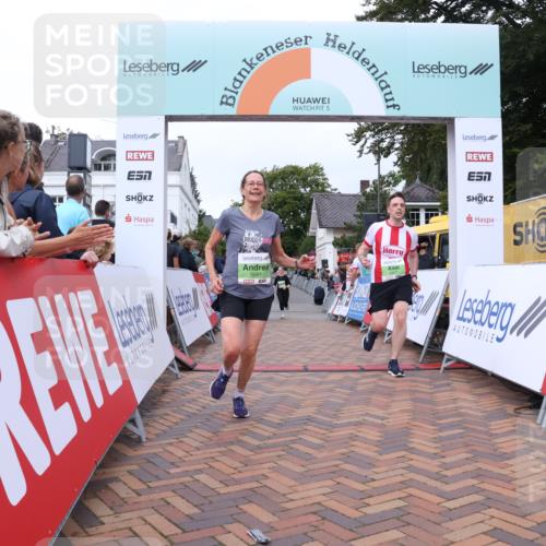 30.08.2026 - Blankeneser Heldenlauf Lena Gebhardt http://msf.ph/oto/10077286 30.08.2026 10:39:53 Ziel 5053, 5200, 5338, 5360, 5437, 5667, 5687 meine-sportfotos.de