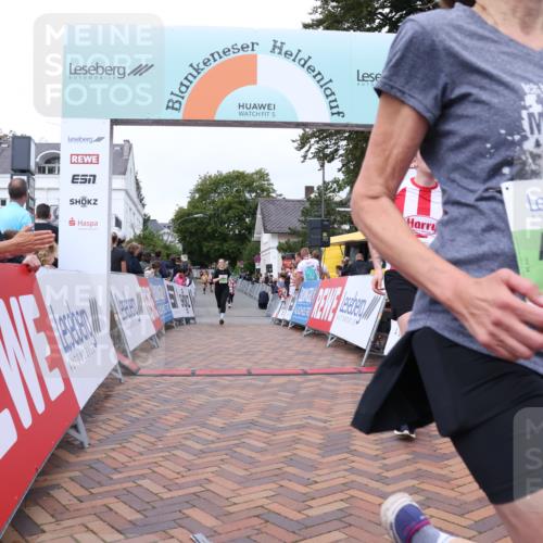 30.08.2026 - Blankeneser Heldenlauf Lena Gebhardt http://msf.ph/oto/10077289 30.08.2026 10:39:54 Ziel 5053, 5200, 5338, 5360, 5437, 5667, 5687 meine-sportfotos.de