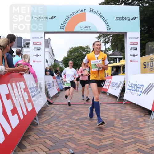 30.08.2026 - Blankeneser Heldenlauf Lena Gebhardt http://msf.ph/oto/10077308 30.08.2026 10:40:11 Ziel 5143, 5345, 5440, 5447, 5669 meine-sportfotos.de