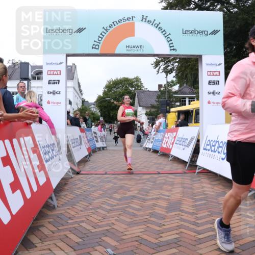 30.08.2026 - Blankeneser Heldenlauf Lena Gebhardt http://msf.ph/oto/10077313 30.08.2026 10:40:13 Ziel 5143, 5345, 5440, 5447, 5669 meine-sportfotos.de