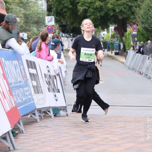 30.08.2026 - Blankeneser Heldenlauf Lena Gebhardt http://msf.ph/oto/10077317 30.08.2026 10:40:18 Ziel 5143, 5199, 5345, 5440, 5447 meine-sportfotos.de
