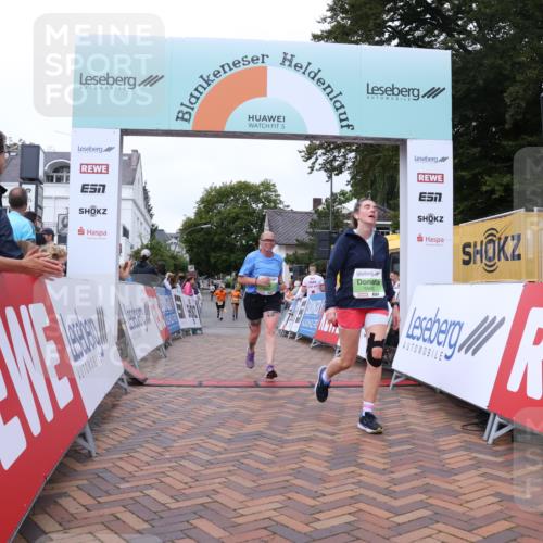 30.08.2026 - Blankeneser Heldenlauf Lena Gebhardt http://msf.ph/oto/10077329 30.08.2026 10:40:38 Ziel 5559, 5565 meine-sportfotos.de